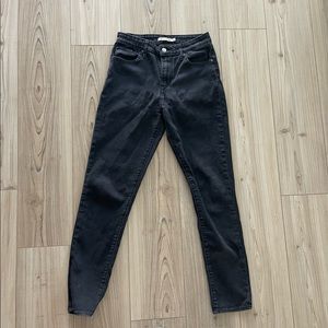 Levi’s skinny high rise size 29